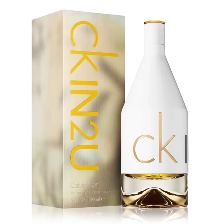 Calvin Klein CK In2U – oryginalne perfumy damskie w białym flakonie z złotym akcentem – zdjęcie produktu