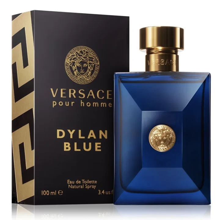 Versace Dylan Blue – oryginalne perfumy męskie w eleganckim, ciemno-niebieskim flakonie z charakterystycznym złotym motywem Meduzy – zdjęcie produktu
